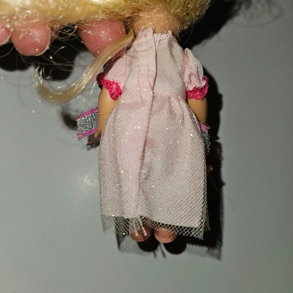 VTG Barbie Rapunzel's Wedding Kelly Flower Girl Blonde 4